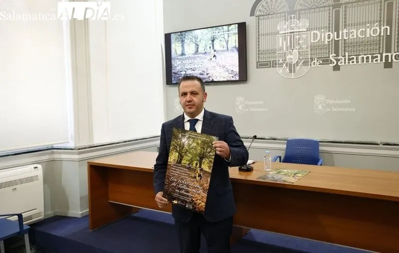 El delegado del área de Turismo en la Diputación de Salamanca, Javier García Hidalgo, en la presentación del programa 'Los 1.000 otoños de Salamanca en bandeja'. Foto de David Sañudo