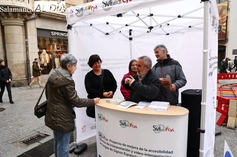 Presentación en la plaza del Liceo de SVisual Castilla y León. Foto de David Sañudo