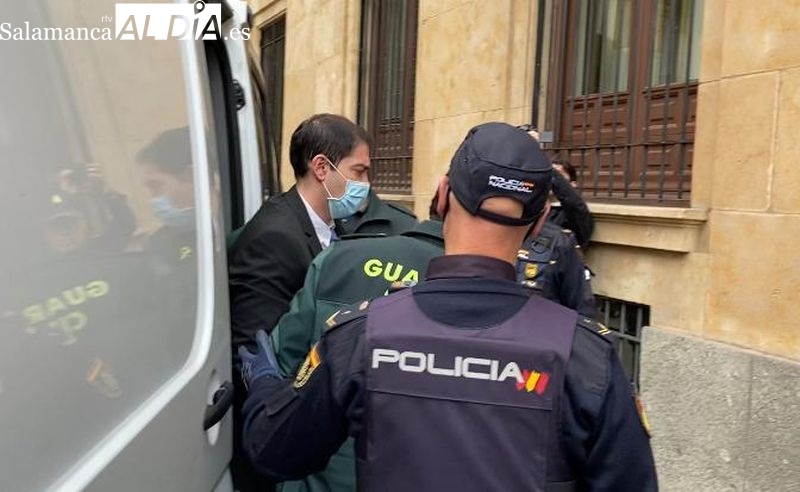 Llegada a la Audiencia Provincial del acusado por el crimen de Garrido. Foto de Vanesa Martins