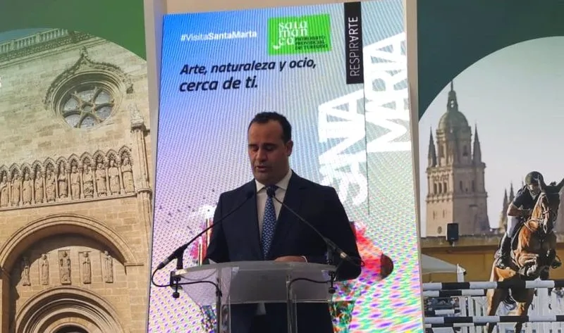 El alcalde de Santa Marta de Tormes y diputado de Cultural de la Diputación Provincial de Salamanca, David Mingo, durante su intervención en Intur. Foto EUROPA PRESS