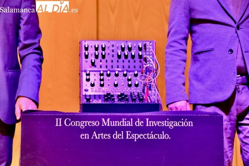 El concejal de Turismo del Ayuntamiento de Salamanca, Fernando Castaño, ha avanzado que el Palacio de Congresos contará con un espacio para escuchar música fruto de la inteligencia artificial, sin ayuda humana. Foto de Vanesa Martins