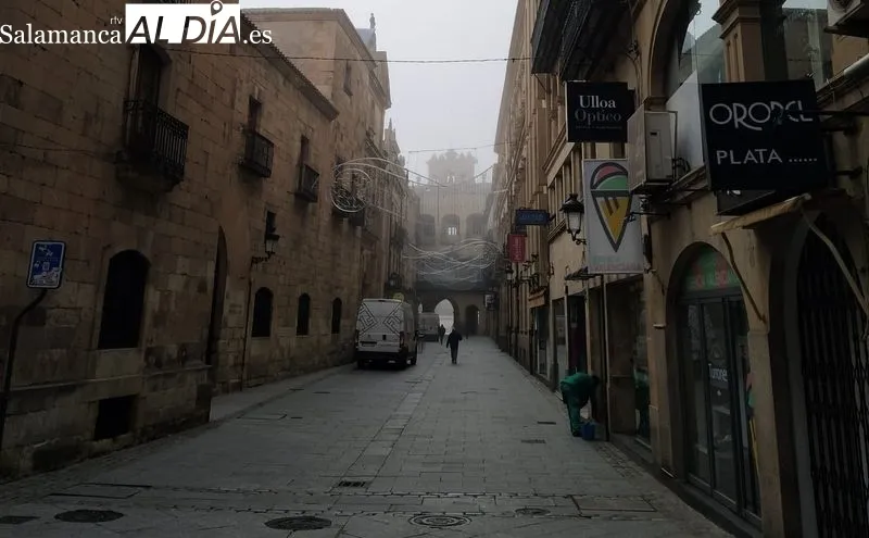 Niebla esta mañana en el centro de Salamanca. Foto David Sañudo