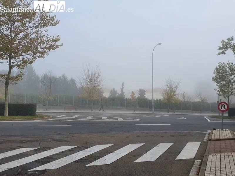 Calles del barrio de Garrido con niebla esta mañana. Foto C. C.