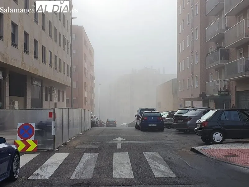 Calles del barrio de Garrido con niebla esta mañana. Foto C. C.