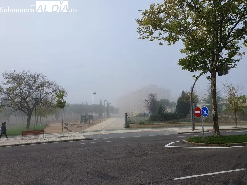 Calles del barrio de Garrido con niebla esta mañana. Foto C. C.