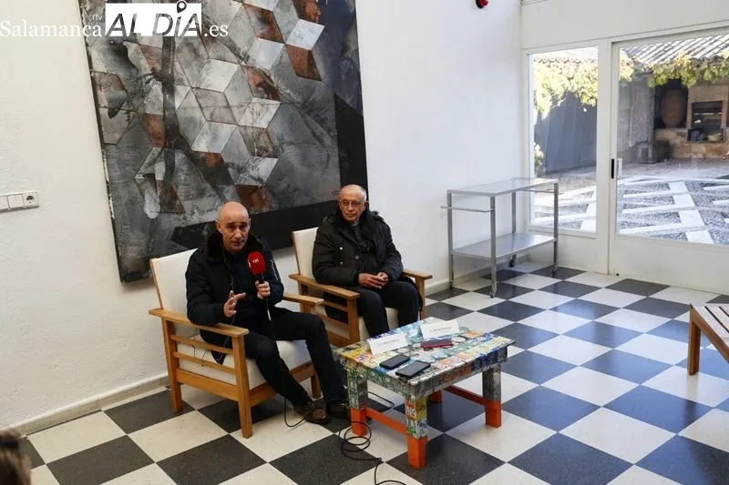 Presentación de la obra de Florencio Maíllo, de gran tamaño, donada a la Catedral de Salamanca por el canónigo Daniel Sánchez. Foto de David Sañudo