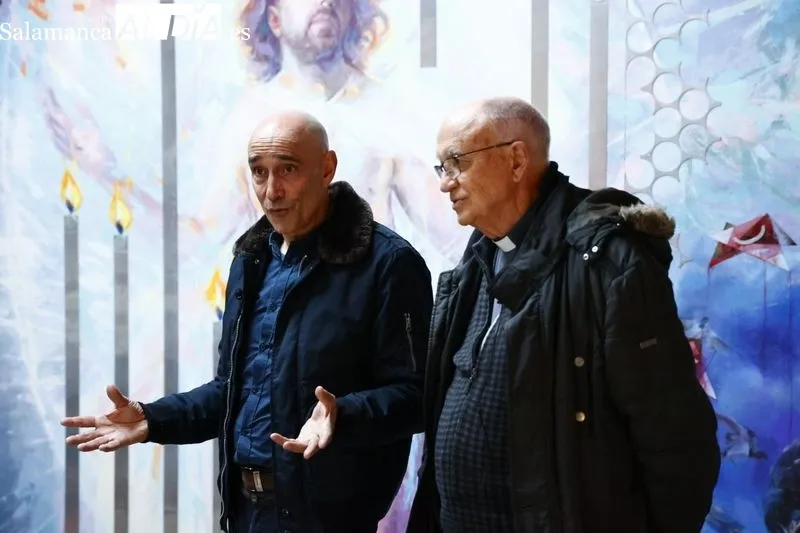 Presentación de la obra de Florencio Maíllo, de gran tamaño, donada a la Catedral de Salamanca por el canónigo Daniel Sánchez. Foto de David Sañudo