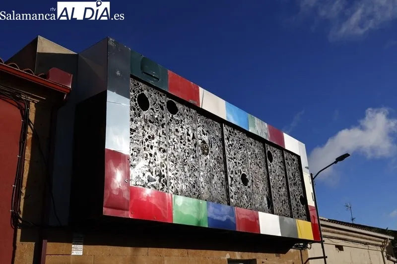 Presentación de la obra de Florencio Maíllo, de gran tamaño, donada a la Catedral de Salamanca por el canónigo Daniel Sánchez. Foto de David Sañudo