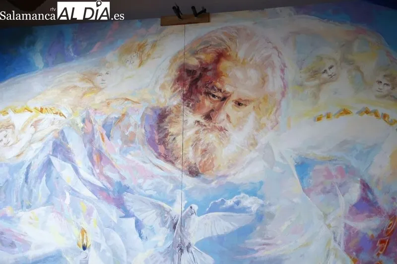 Presentación de la obra de Florencio Maíllo, de gran tamaño, donada a la Catedral de Salamanca por el canónigo Daniel Sánchez. Foto de David Sañudo