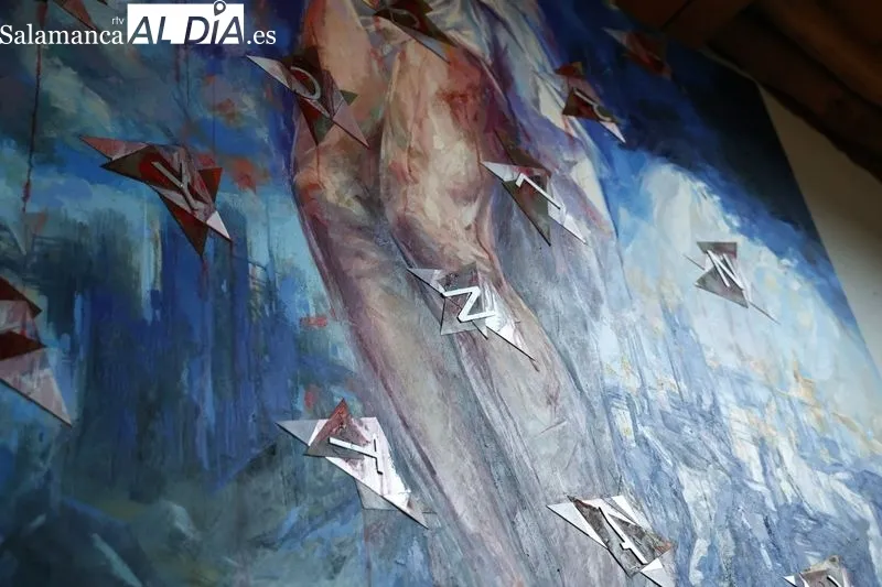 Presentación de la obra de Florencio Maíllo, de gran tamaño, donada a la Catedral de Salamanca por el canónigo Daniel Sánchez. Foto de David Sañudo