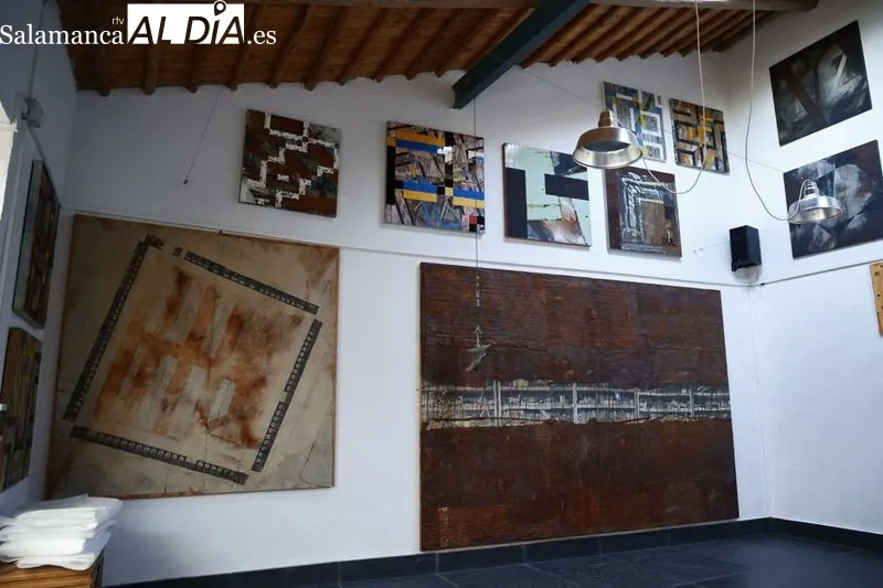 Presentación de la obra de Florencio Maíllo, de gran tamaño, donada a la Catedral de Salamanca por el canónigo Daniel Sánchez. Foto de David Sañudo