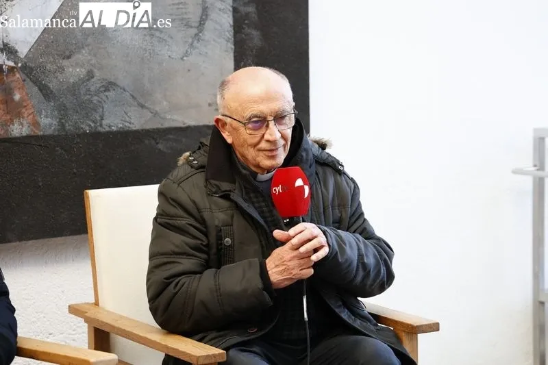Presentación de la obra de Florencio Maíllo, de gran tamaño, donada a la Catedral de Salamanca por el canónigo Daniel Sánchez. Foto de David Sañudo