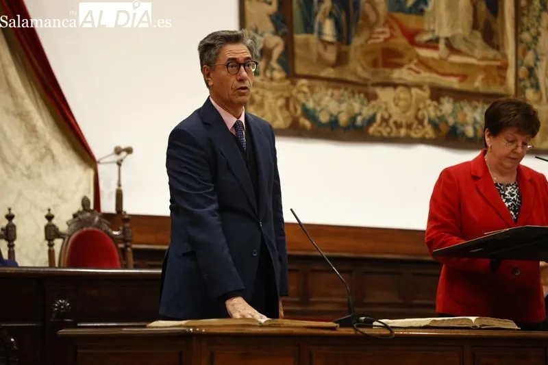 Toma de posesión de los nuevos cargos académicos y personal docente e investigador de la Universidad de Salamanca durante el acto celebrado en el Paraninfo de las Escuelas Mayores. Foto de David Sañudo