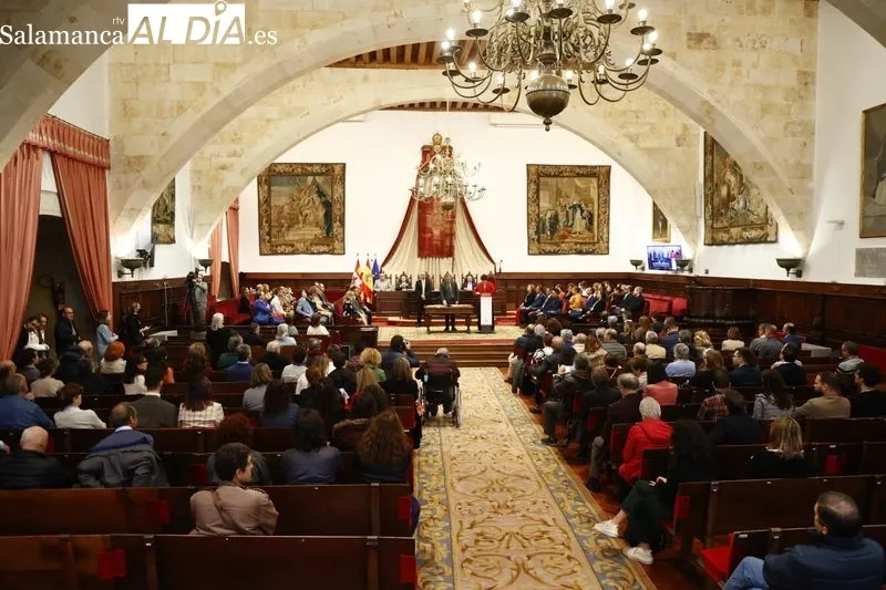 Toma de posesión de los nuevos cargos académicos y personal docente e investigador de la Universidad de Salamanca durante el acto celebrado en el Paraninfo de las Escuelas Mayores. Foto de David Sañudo