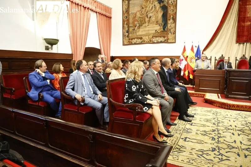 Toma de posesión de los nuevos cargos académicos y personal docente e investigador de la Universidad de Salamanca durante el acto celebrado en el Paraninfo de las Escuelas Mayores. Foto de David Sañudo
