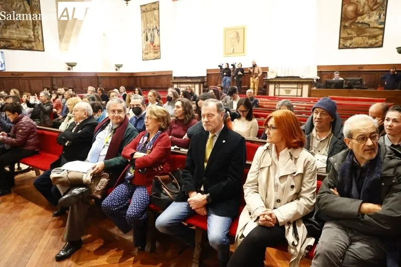 Toma de posesión de los nuevos cargos académicos y personal docente e investigador de la Universidad de Salamanca durante el acto celebrado en el Paraninfo de las Escuelas Mayores. Foto de David Sañudo