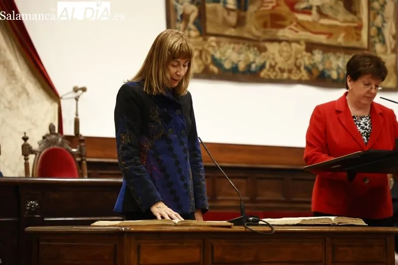 Toma de posesión de los nuevos cargos académicos y personal docente e investigador de la Universidad de Salamanca durante el acto celebrado en el Paraninfo de las Escuelas Mayores. Foto de David Sañudo