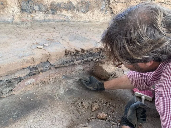 Fotografías de excavaciones realizadas en el Cerro de San Vicente