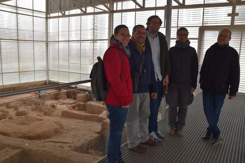 Fotografías de excavaciones realizadas en el Cerro de San Vicente