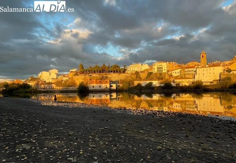 Foto 7 - El r&iacute;o Tormes, con el caudal bajo a su paso por Alba