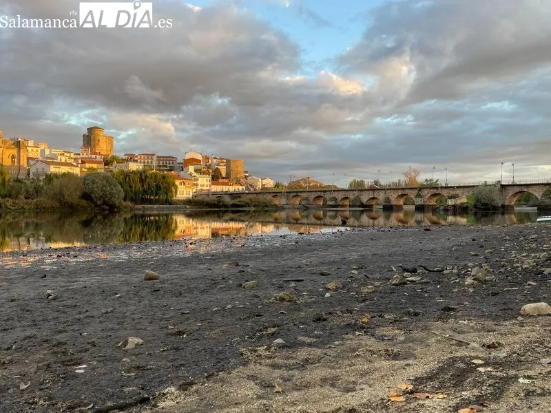 Foto 5 - El r&iacute;o Tormes, con el caudal bajo a su paso por Alba