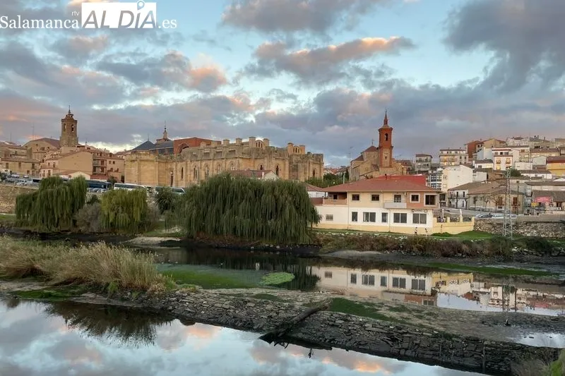 Foto 3 - El r&iacute;o Tormes, con el caudal bajo a su paso por Alba