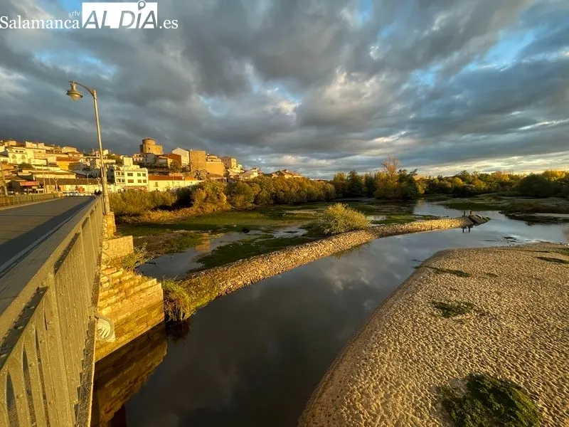 Foto 15 - El r&iacute;o Tormes, con el caudal bajo a su paso por Alba