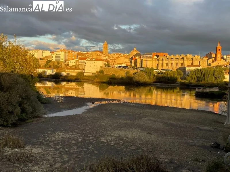 Foto 12 - El r&iacute;o Tormes, con el caudal bajo a su paso por Alba