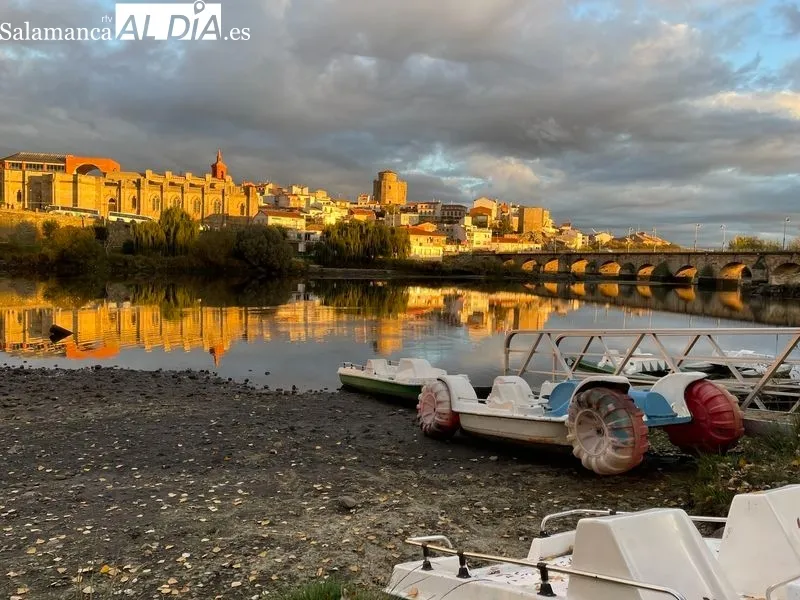 Foto 9 - El r&iacute;o Tormes, con el caudal bajo a su paso por Alba