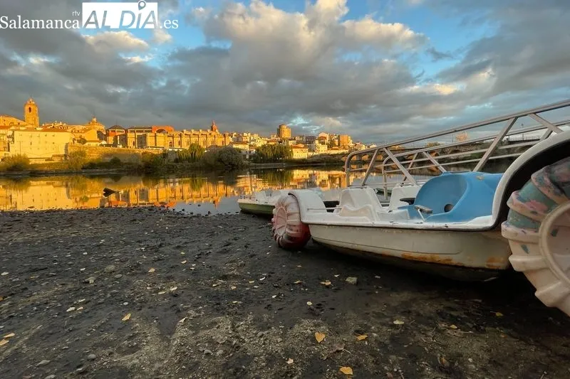 Foto 8 - El r&iacute;o Tormes, con el caudal bajo a su paso por Alba