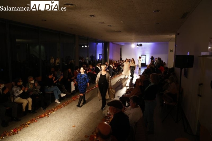 La moda senior, protagonista de la primera pasarela de las asociaciones de mayores