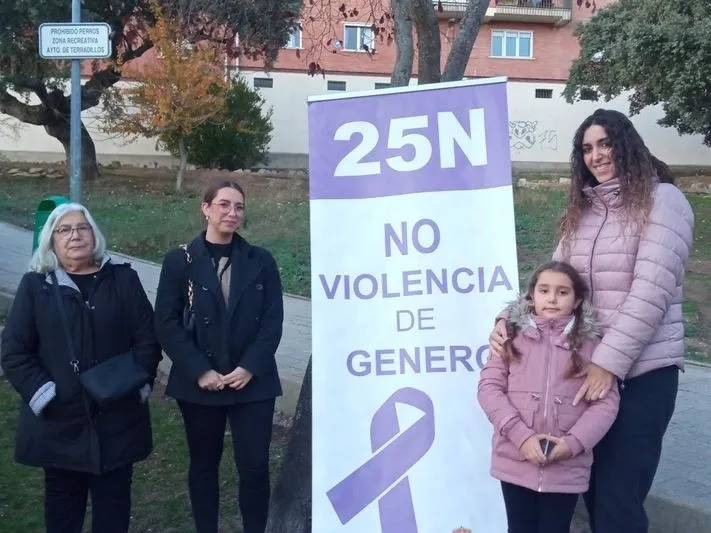 Foto 7 - El Encinar, Los Cisnes y Terradillos conmemoran el d&iacute;a contra la Violencia de G&eacute;nero