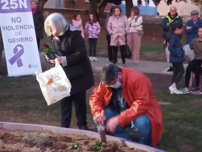 Foto 6 - El Encinar, Los Cisnes y Terradillos conmemoran el d&iacute;a contra la Violencia de G&eacute;nero
