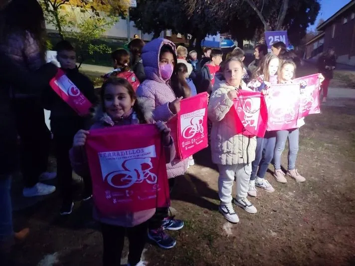 Foto 2 - El Encinar, Los Cisnes y Terradillos conmemoran el d&iacute;a contra la Violencia de G&eacute;nero