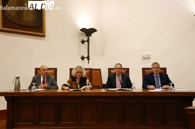 El concejal de Fomento, Fernando Carabias, participa en el seminario ‘Conmemoración 50 Aniversario de la Convención del Patrimonio Mundial (París, 1972-2022)’, en el Aula Salinas del Edificio Histórico de la Universidad de Salamanca. Foto de David Sañudo