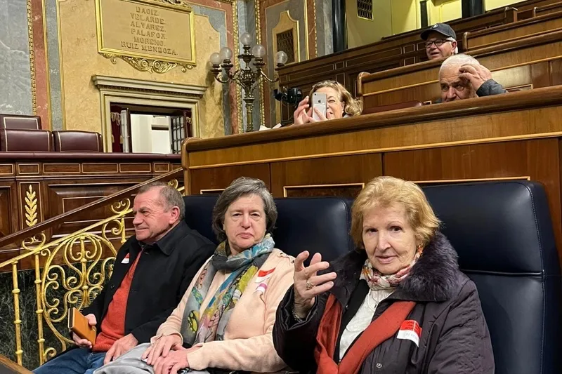 La Asociación de Mayores San Miguel visitaba este viernes el Congreso y el Senado