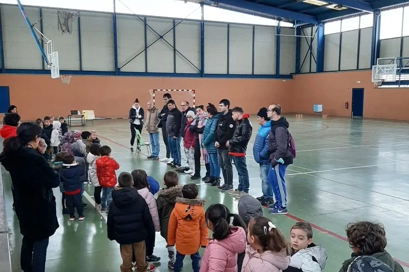 Acopedis y Acomunidad organizaban juegos por la discapacidad en el colegio Severiano Montero