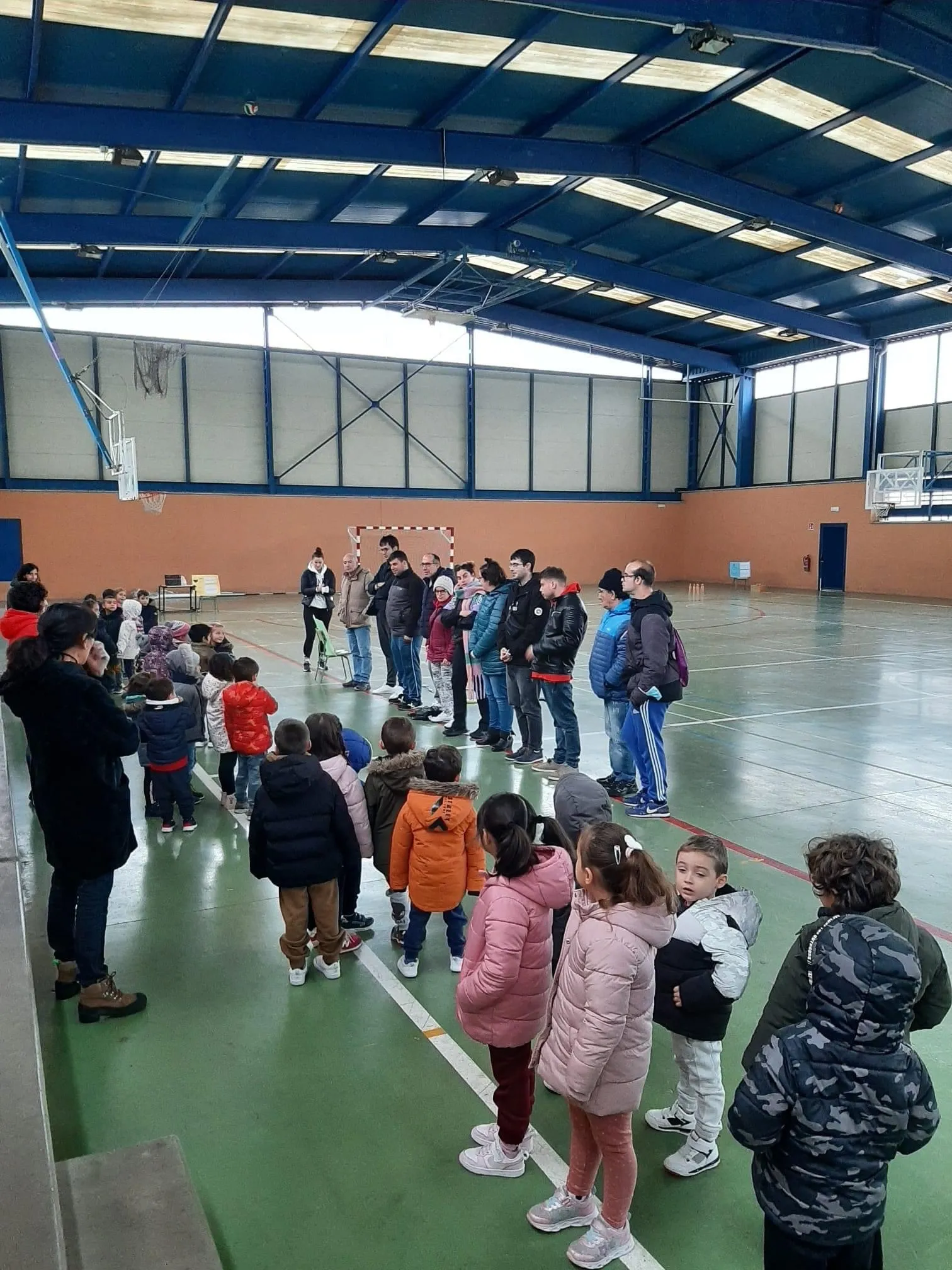 Acopedis y Acomunidad organizaban juegos por la discapacidad en el colegio Severiano Montero