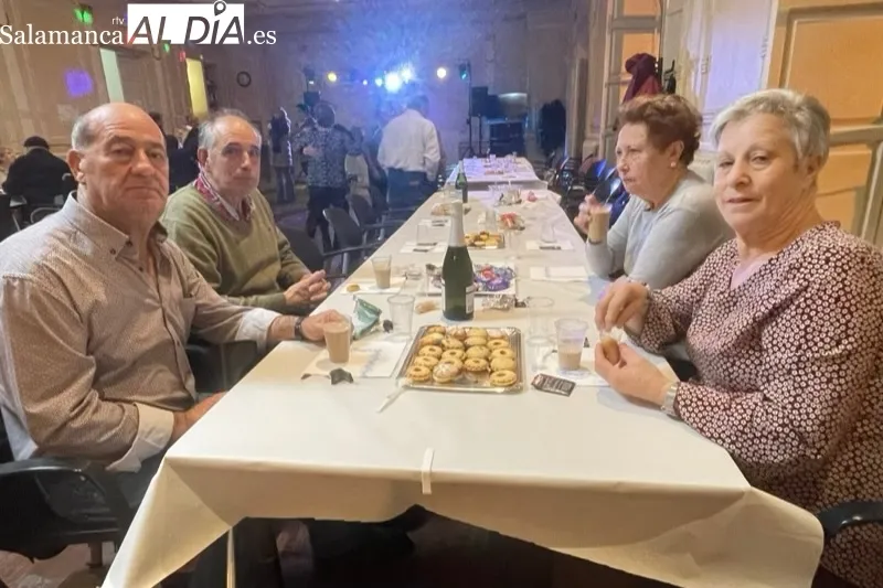 El Centro Social acogía la fiesta navideña con los mayores