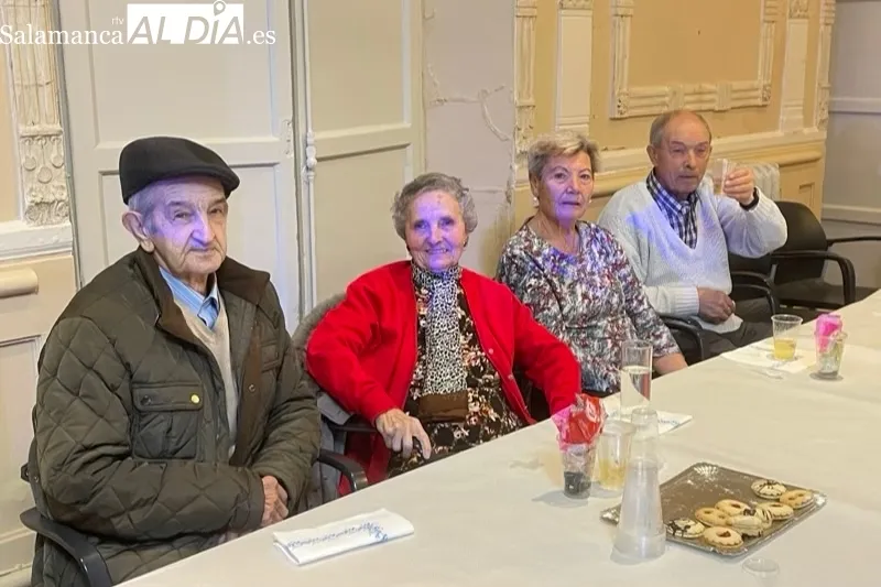 El Centro Social acogía la fiesta navideña con los mayores