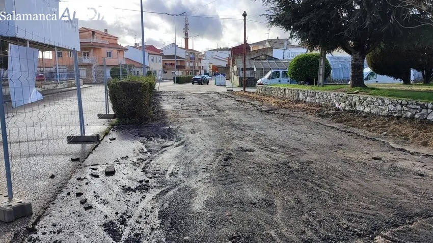 Operarios de la empresa Mahoci comenzaban el martes pasado las actuaciones / CORRAL