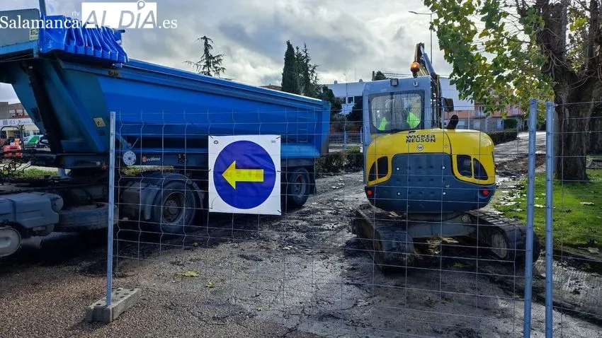 Operarios de la empresa Mahoci comenzaban el martes pasado las actuaciones / CORRAL