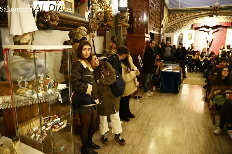 Foto 4 - La asociaci&oacute;n Belenista Virgen de la Pe&ntilde;a de Francia se re&uacute;ne en la capilla de la Ilustre Cofrad&iacute;a de la Vera Cruz