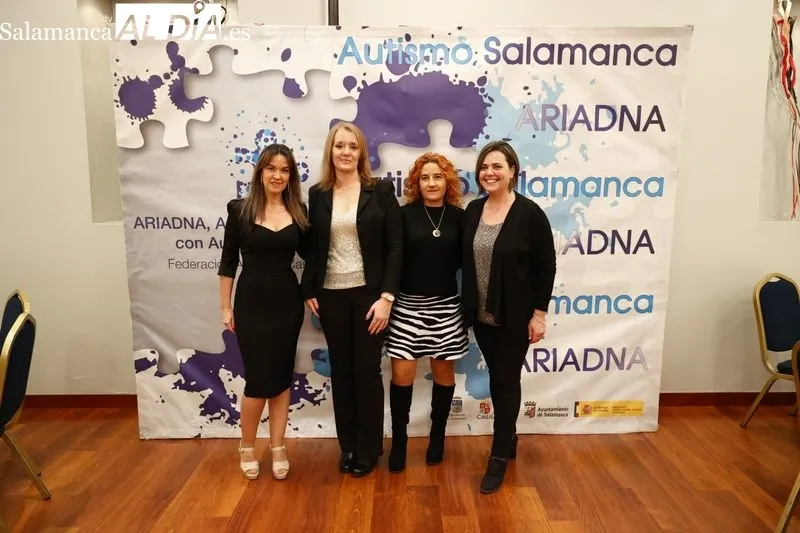 Foto 3 - La asociaci&oacute;n Ariadna celebra su cena ben&eacute;fica por todo lo alto