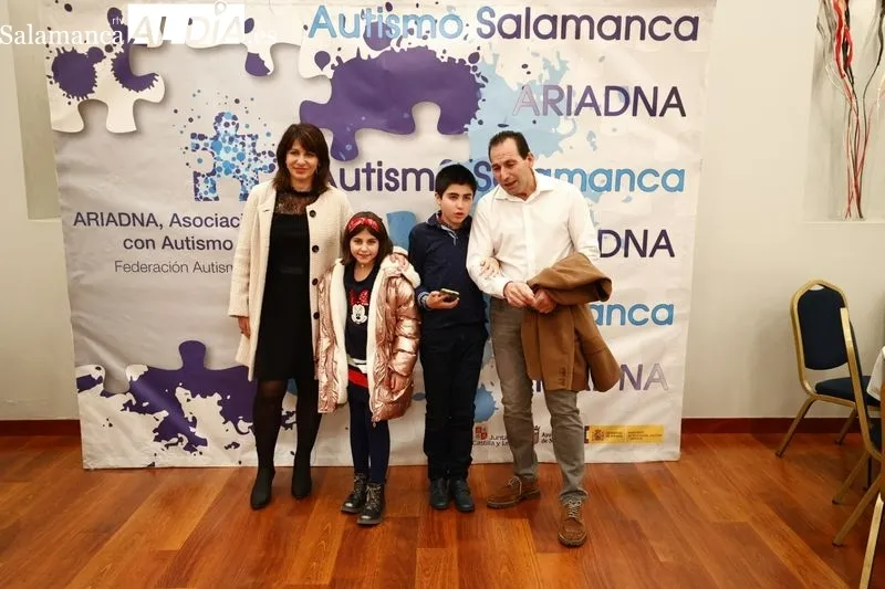 Foto 4 - La asociaci&oacute;n Ariadna celebra su cena ben&eacute;fica por todo lo alto