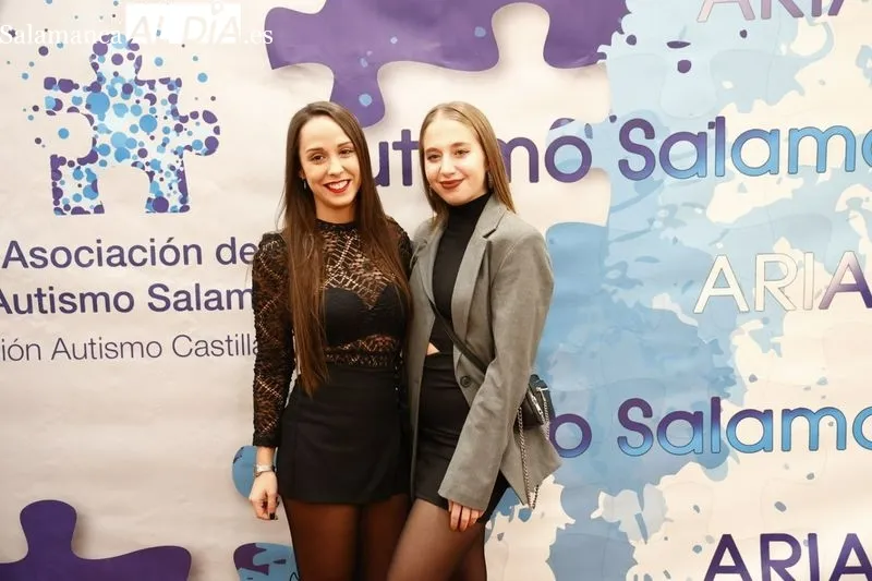 Foto 9 - La asociaci&oacute;n Ariadna celebra su cena ben&eacute;fica por todo lo alto