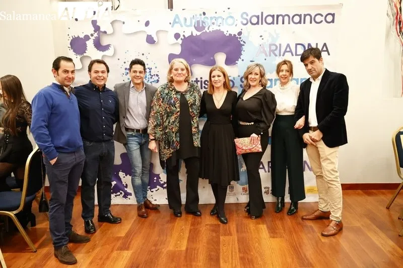 Foto 10 - La asociaci&oacute;n Ariadna celebra su cena ben&eacute;fica por todo lo alto