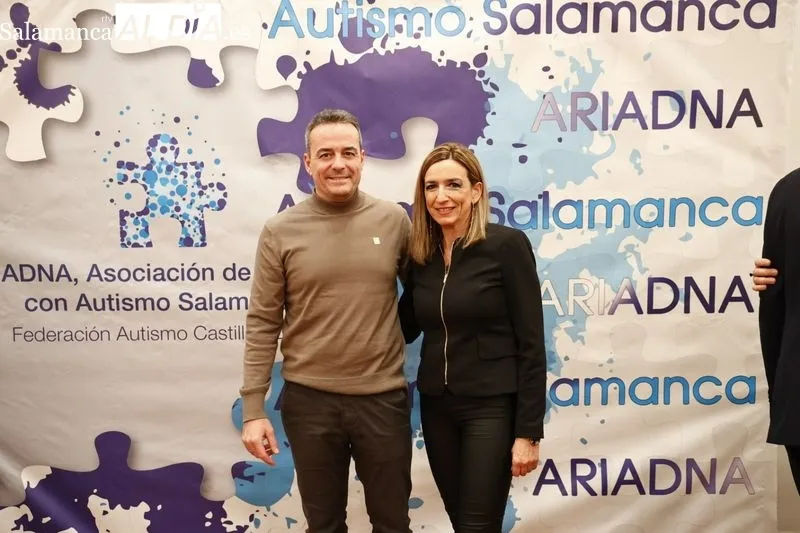 Foto 12 - La asociaci&oacute;n Ariadna celebra su cena ben&eacute;fica por todo lo alto