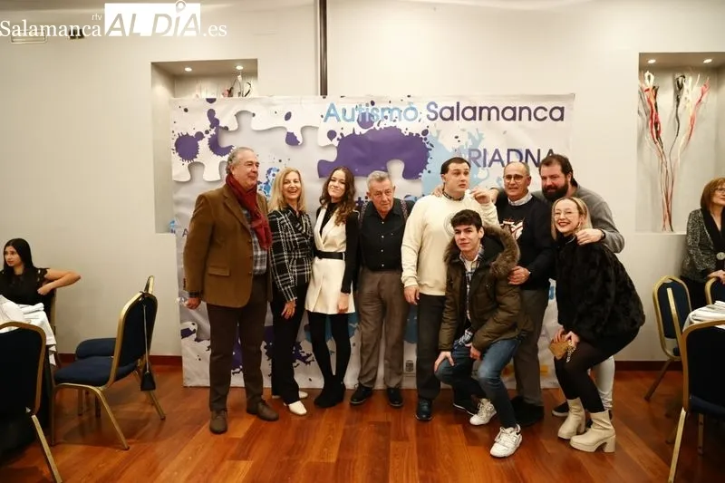 Foto 14 - La asociaci&oacute;n Ariadna celebra su cena ben&eacute;fica por todo lo alto