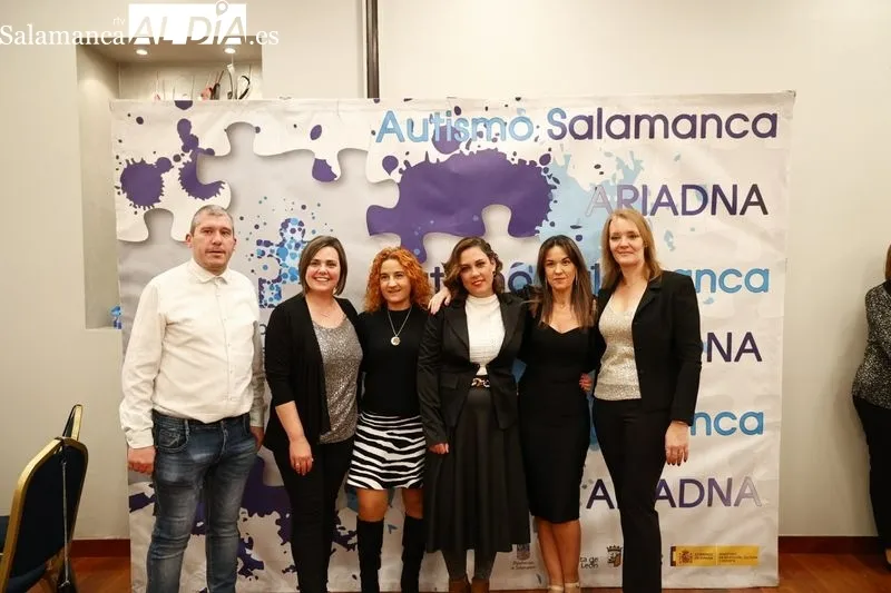 Foto 16 - La asociaci&oacute;n Ariadna celebra su cena ben&eacute;fica por todo lo alto